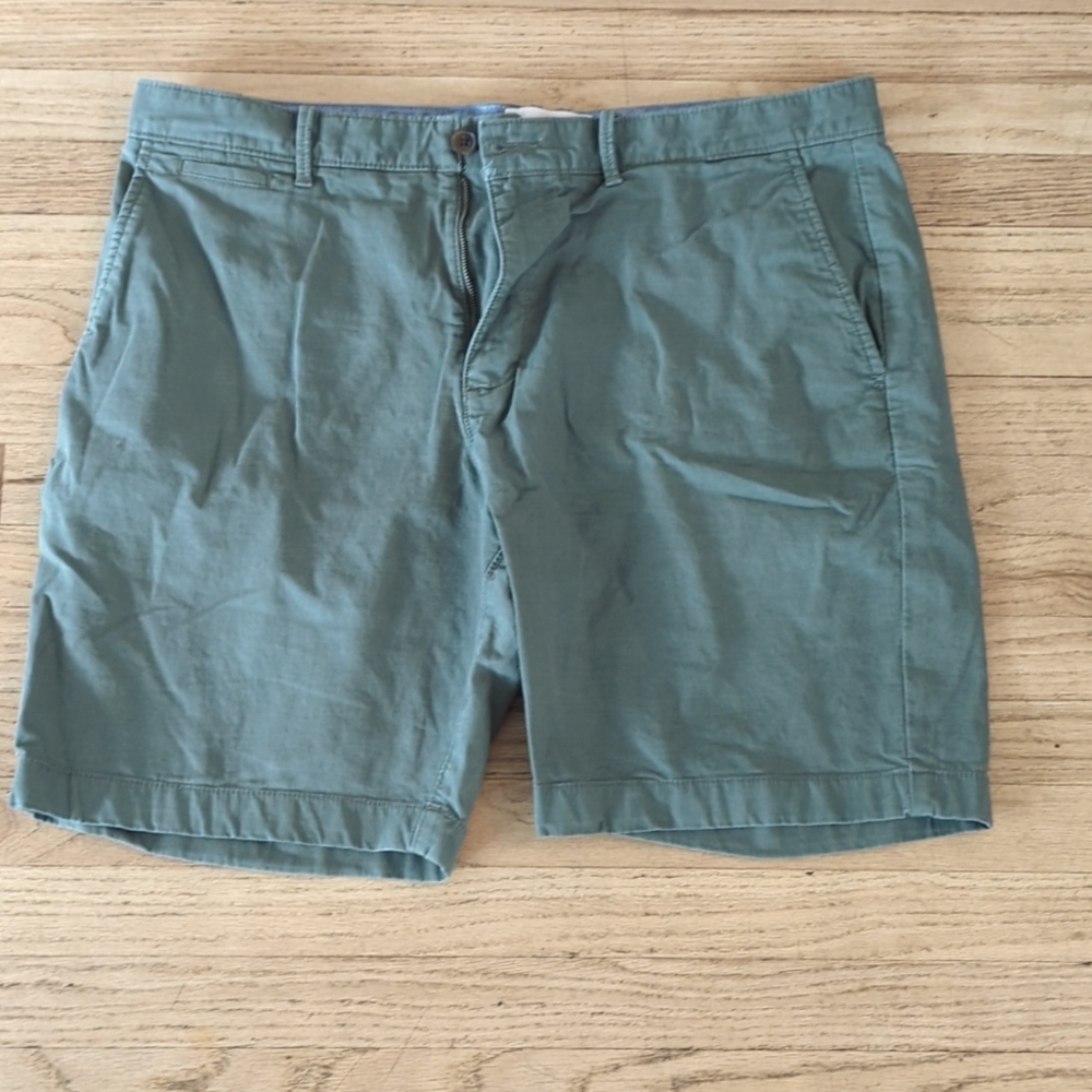 Men's penguin olive green shorts size 36 so